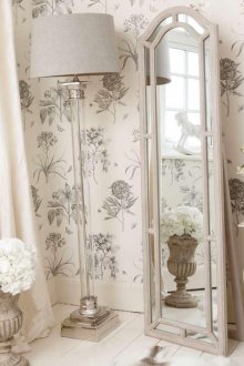 Bilik gaya kanak-kanak Provence dengan cermin