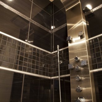 Menghadapi bilik mandi dengan pancuran mandian