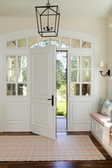 Вътрешна арка с врата