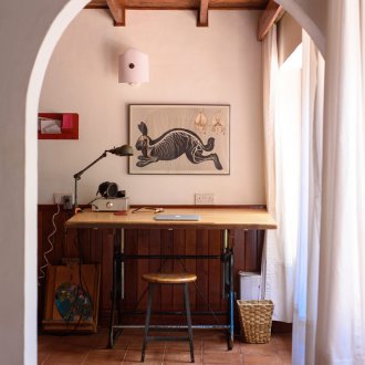 Интериорът на арката е боядисан