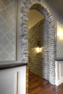 Интериорна лека каменна арка