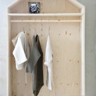 Икономичен дизайн на детска стая с шкаф от шперплат