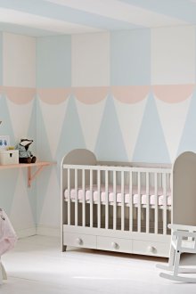 Икономичен дизайн на детска стая в пастелни цветове