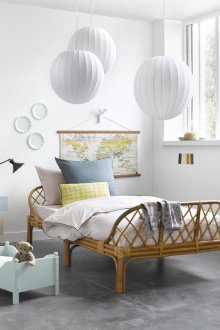 Детска стая икономичен дизайн с мебели от ракита