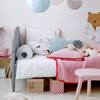 Дизайн на детска стая с текстил