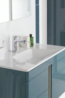 Гланцови мебели за баня