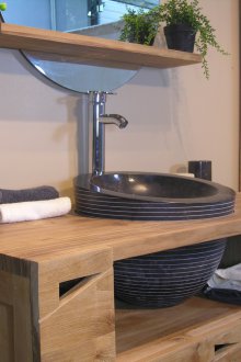 Мебели за баня от масивно дърво