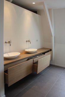 Секционни мебели за баня