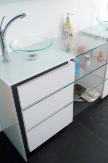 Стъклени мебели за баня