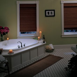 Tab mandi penjuru dalam gaya retro.