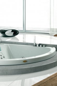 Tab mandi sudut terbina dalam