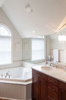 Mandian penjuru di sebuah rumah negara