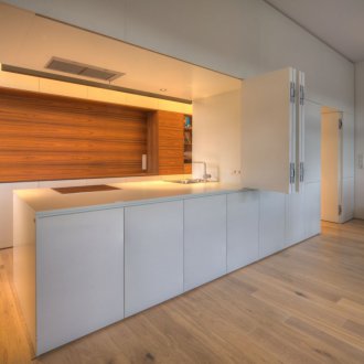 Интериор на студио апартамент с модулни мебели