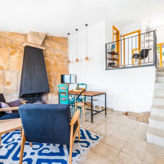 Интериор на студио апартамент с печка