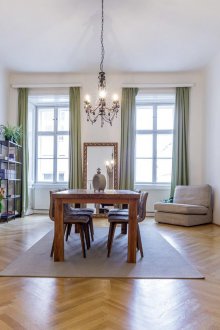 Интериор на студио в ретро стил