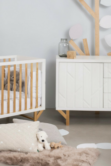 견고한 가구가 있는 신생아를 위한 방