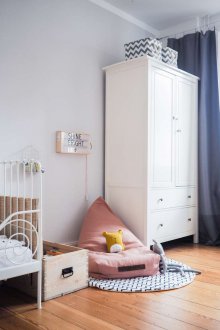 옷장이 있는 아기방