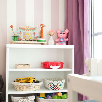 랙이 있는 신생아를 위한 방