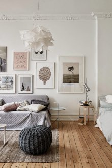 Интериорът на комбинирания хол и спалня