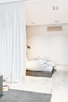 Комбинирано оформление на хол и спалня