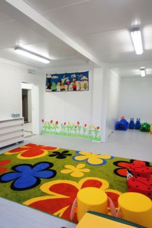 Kindergarten Gruppendekoration mit Teppich