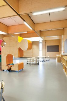 Kindergarten Gruppendekoration mit Sperrholz