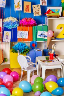 Kindergarten Gruppendekoration mit Kugeln