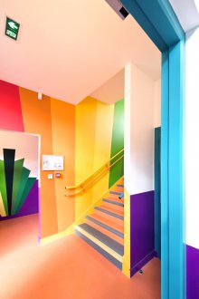 Helles Kindergartenkorridor-Design