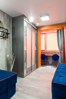 로프트 스타일의 좁은 보육원