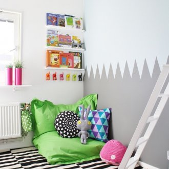 부드러운 모서리가있는 좁은 보육원