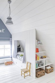 틈새 시장이 있는 좁은 보육원