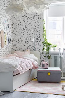 벽지가 있는 좁은 보육원