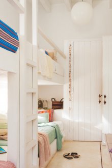 파스텔 색상의 좁은 보육원