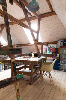 Таванска детска стая в селски стил