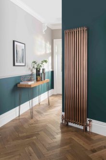 Тъмно тюркоазен цвят в интериора на коридора