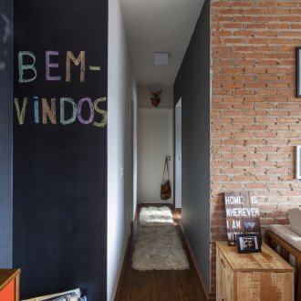 Интериор на коридора в индустриален стил