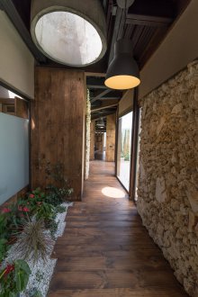 Интериор на коридор в кънтри стил