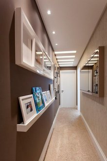 Кафяв цвят в интериора на коридора