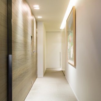 Интериор на коридора в минималистичен стил
