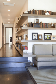 Рафтове във вътрешността на коридора