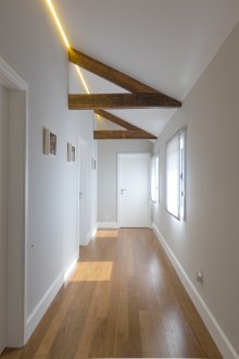 Светъл интериор на коридора