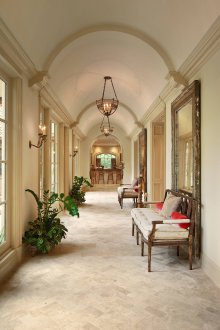 Окачен коридор на тавана