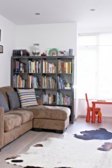 Kawasan kanak-kanak untuk bayi baru lahir di tingkap bay