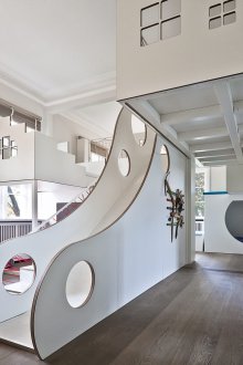 Kawasan kanak-kanak untuk bayi baru lahir dengan slaid