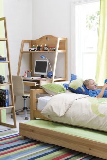 Детска стая в Хрушчов с мебели от масивно дърво