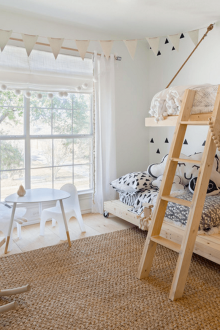 Детска стая в Хрушчов с френски прозорец