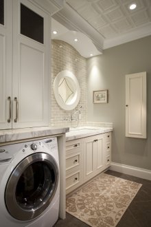 Пералня в ретро стил в банята.