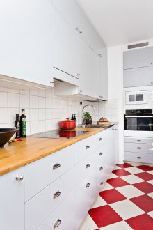 Reka bentuk dapur kecil dengan perabot