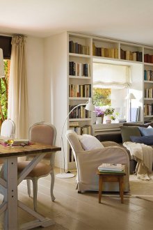 Светъл интериор на дневната-трапезарията в страната