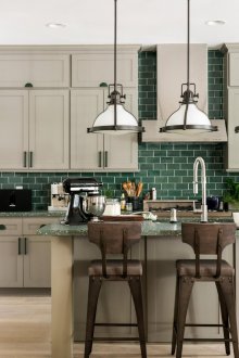 Reka bentuk dapur kecil dengan apron hijau